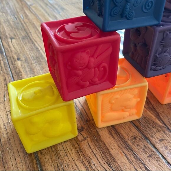 B. You Set of 10 Baby Stacking/ Counting Cubes in Bag - Squeak! - Picture 6 of 10